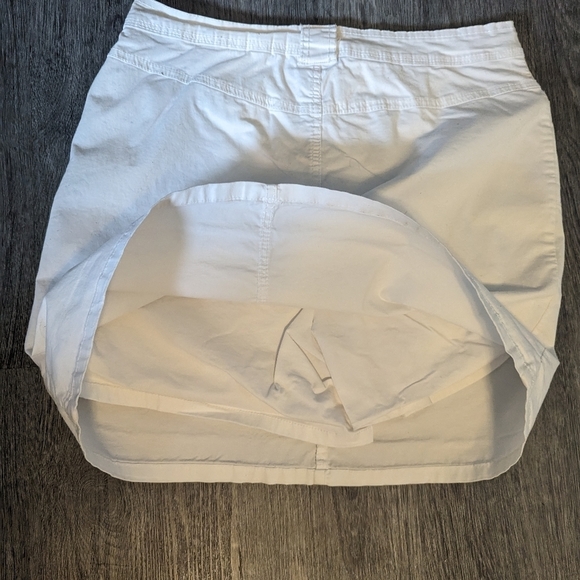 2/$15 Woman's mySTYLE Solid White Skort With Pockets- Size Large - Picture 5 of 5